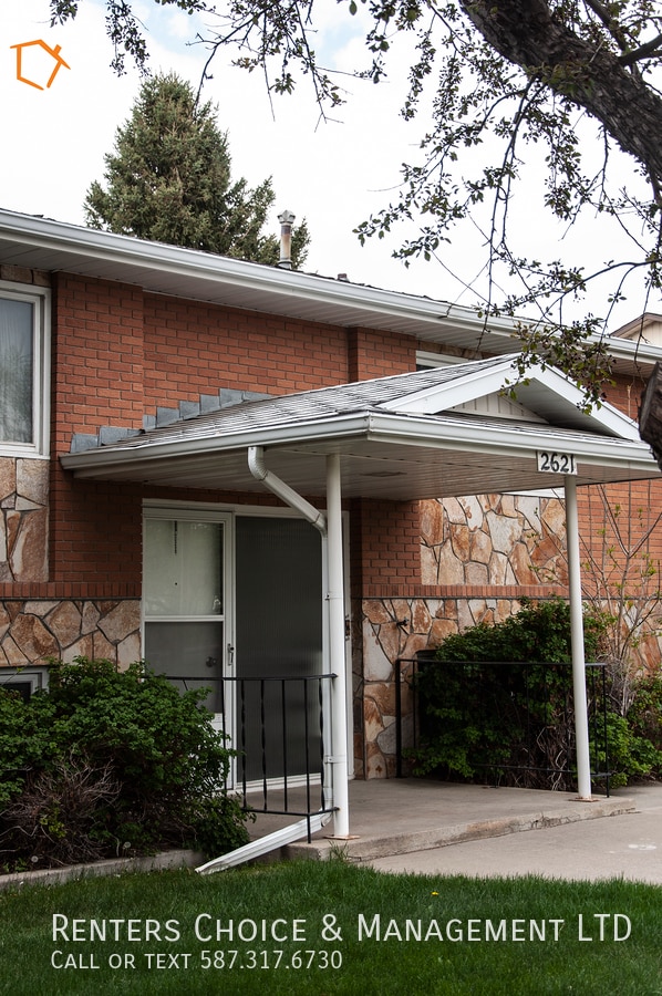 Building Photo - 2 Bedroom Main Floor, Assigned Parking, On...