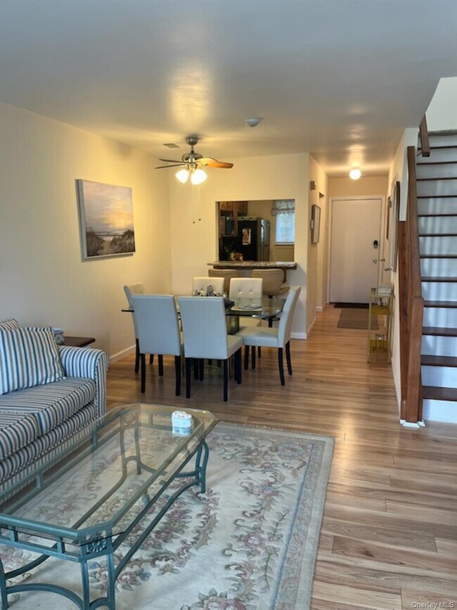 Foto del edificio - 220 Montauk Hwy