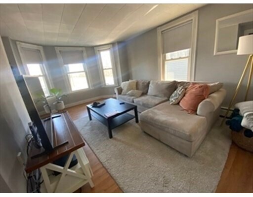 Foto del edificio - 823 E 2nd St