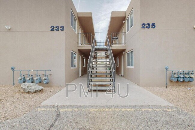 Building Photo - 233 Tennessee St NE