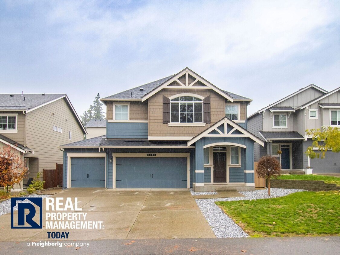 Foto principal - Spacious Modern 5-Bedroom Home with 3-Car ...