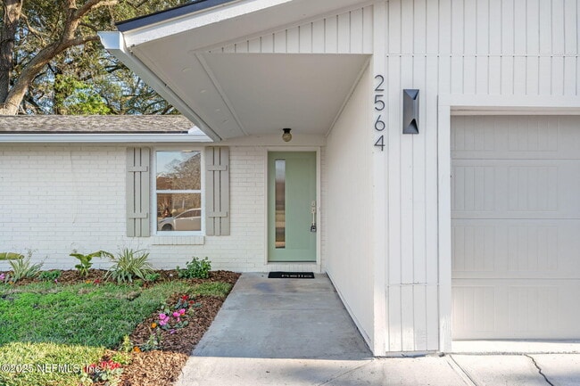 Building Photo - 2564 Stern Dr S