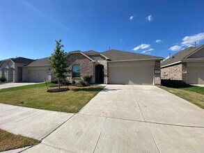 Building Photo - 1709 Lake Grove Dr