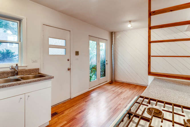Primary Photo - 725 W 18th St