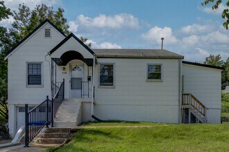 Building Photo - 7150 Manette Dr