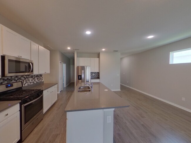 Building Photo - 5526 Los Robles Ct