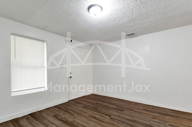 Building Photo - 1629 W 31st St