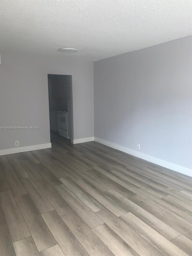 Foto del edificio - 2025 NE 164th St
