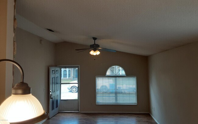 Building Photo - 10160 Geni Hill Cir N