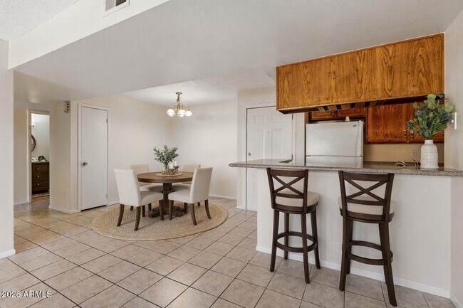 Foto del edificio - 540 N May