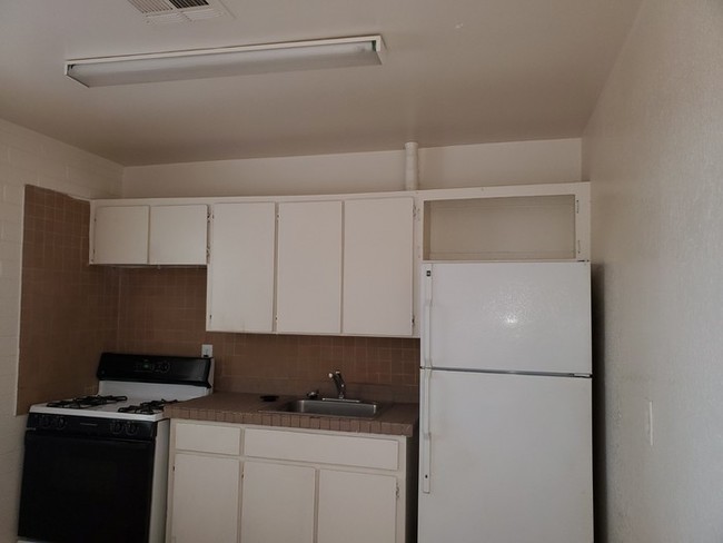 Building Photo - Cozy 2 bedroom 1 bath Apartment- single level