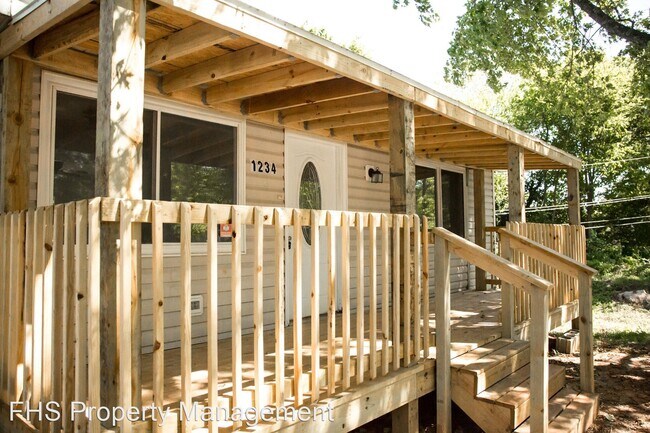 Building Photo - 5 br, 2 bath House - 1234 N Glenn