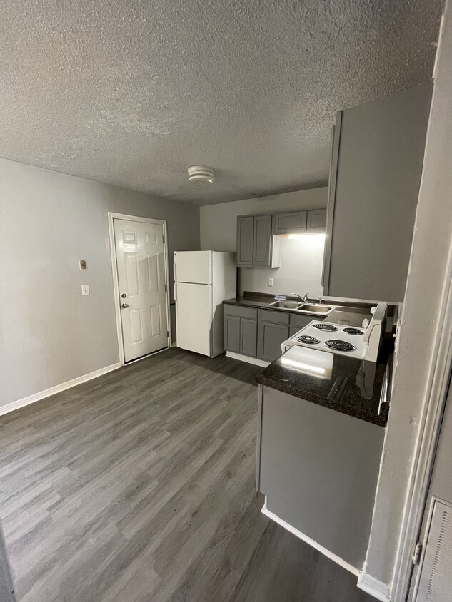 kitchen - 1004 Killoden Dr