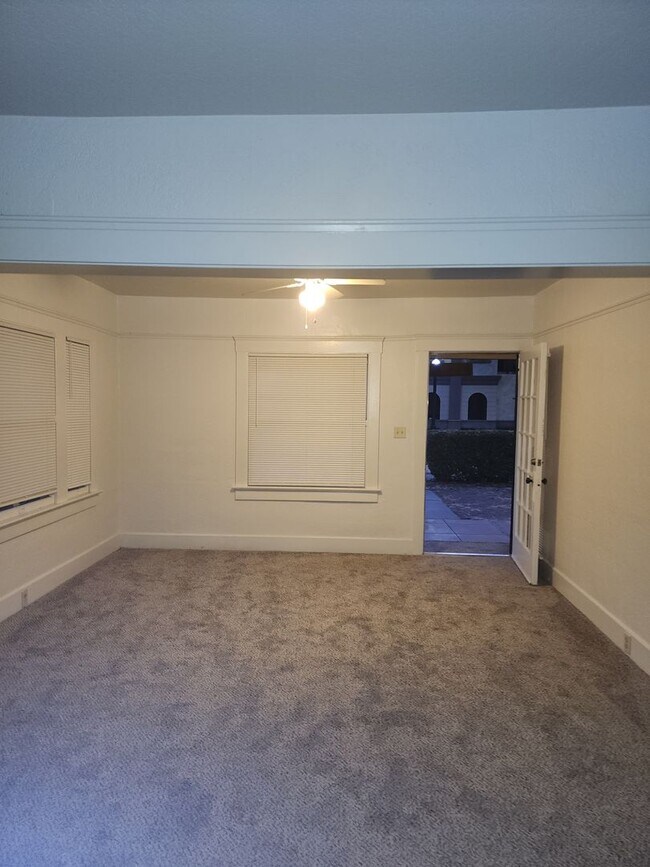Foto del edificio - Charming 2 Bedroom 1 bathroom Downtown Modesto Home