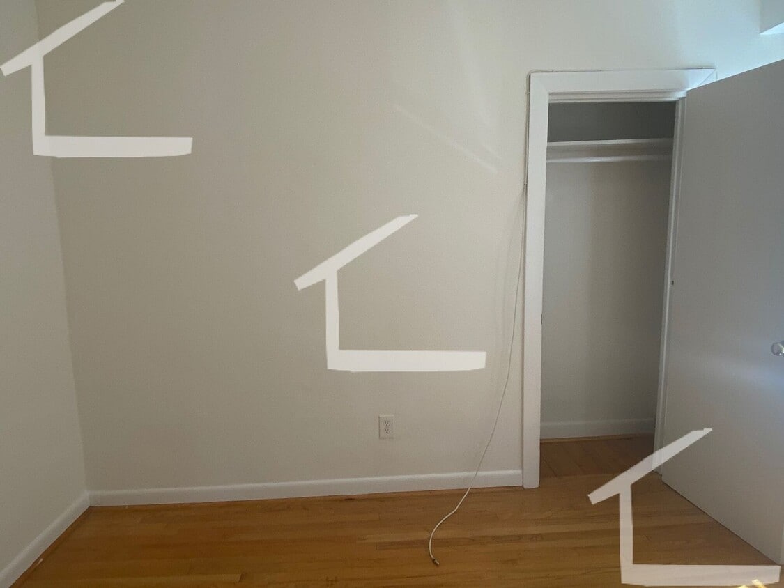 Building Photo - This aparTment has a 'meow' included!