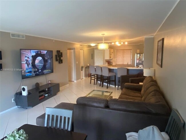 Building Photo - 2205 S Cypress Bend Dr