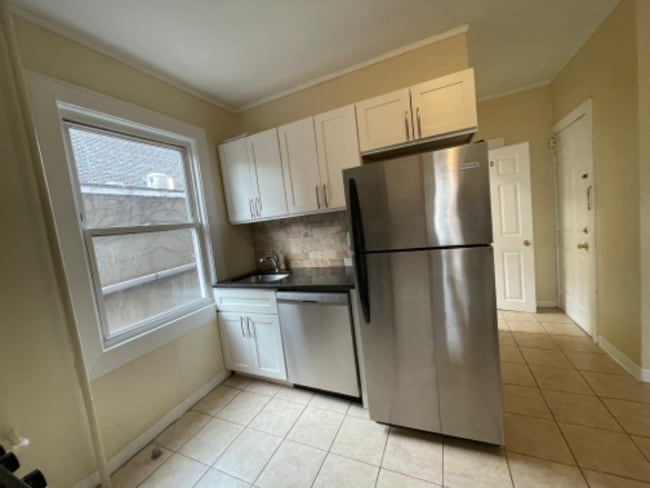 Building Photo - 408 Anderson Ave
