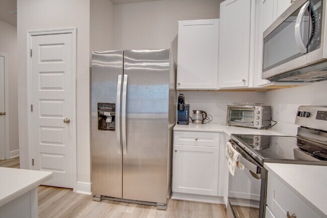 Foto del edificio - Convenient Gulf Breeze Location – 3BR/2.5BA Townhome