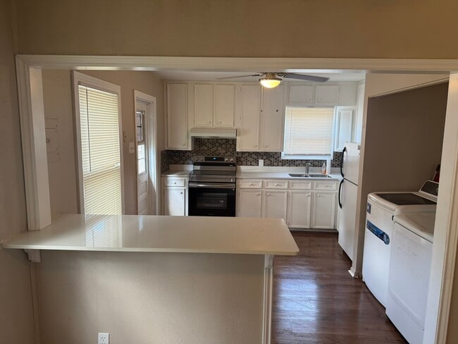 Kitchen - 4829 Jean St