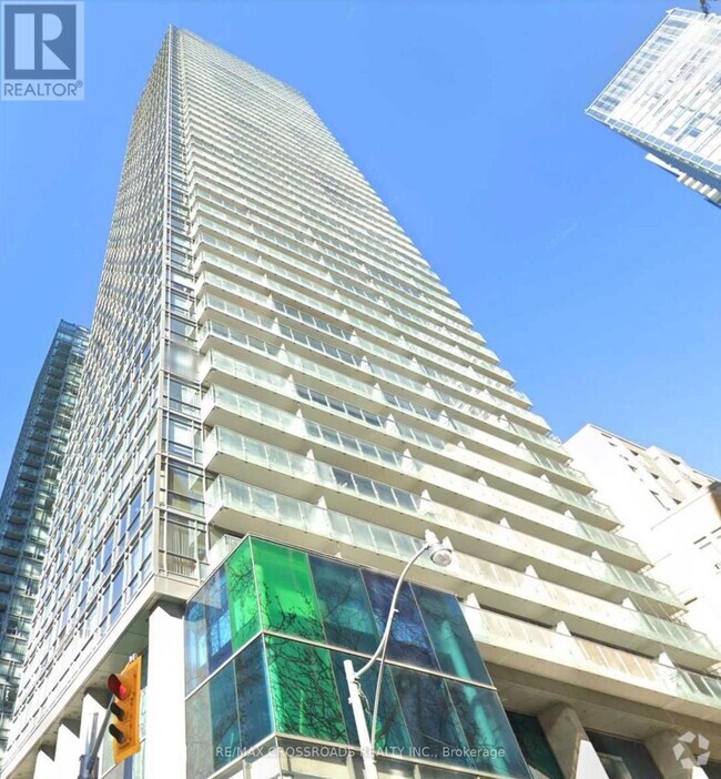 Building Photo - 38-2738 Grenville St