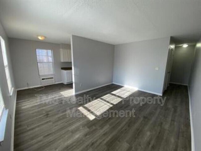 Foto del edificio - 1606 E Kansas City Rd