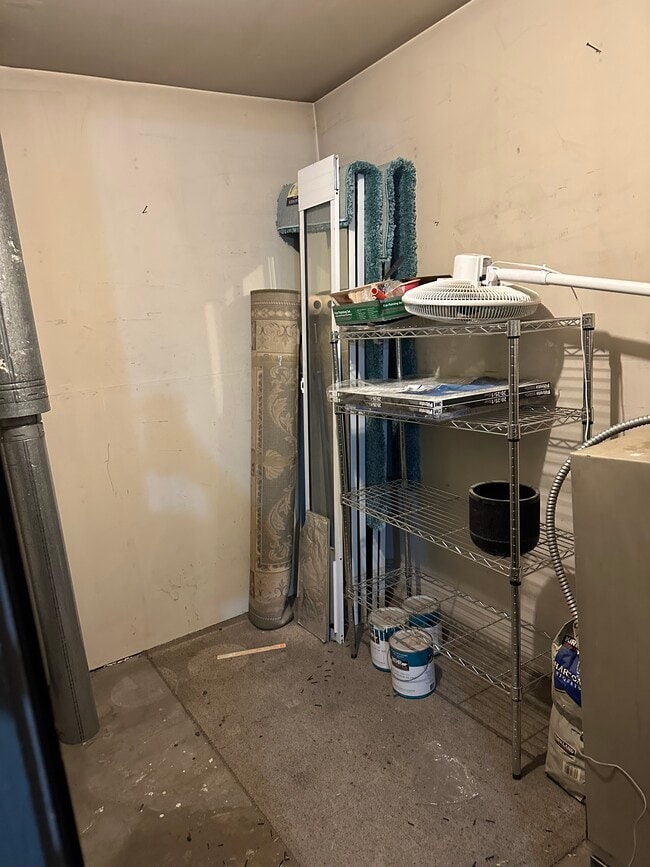 Building Photo - Waterbury Way Unit D