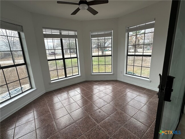 Building Photo - 136 Discovery Ln