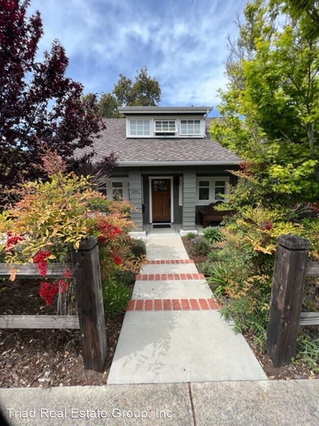 Building Photo - 2 br, 1 bath House - 1240 Ella Street