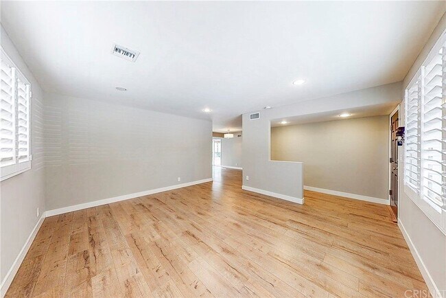 Building Photo - 6613 Sheltondale Ave