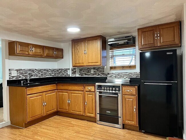 Foto del edificio - 47 Bickford Ave