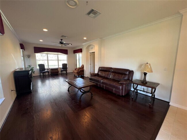 Foto del edificio - 4665 Whispering Oaks Dr