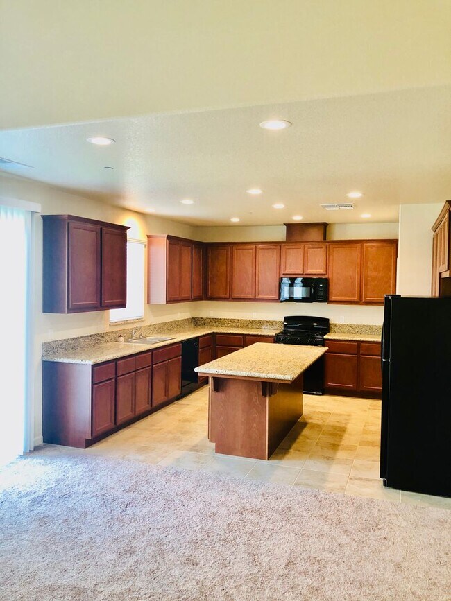 Foto del edificio - REDUCED!!!  Charming 5 Bedroom 3 Bath Home for Rent