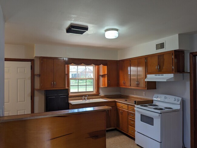 Building Photo - 165 E Toombs Ave