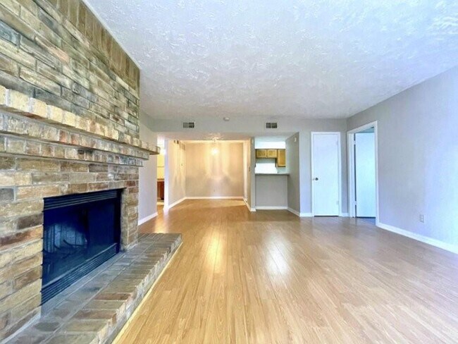 Building Photo - 10555 Turtlewood Ct