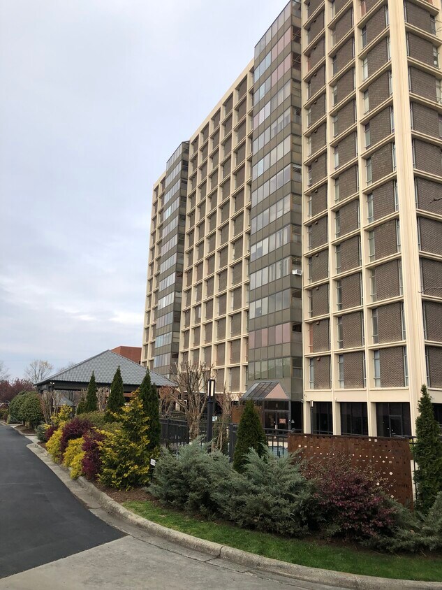 1101 N Elm St Unit 1001, Greensboro, NC 27401 Condo for Rent in