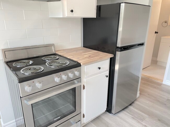 Building Photo - 471 Tecumseh Rd W