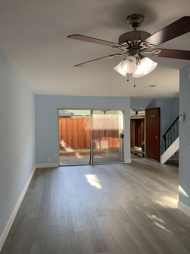 Building Photo - 5709 Poplar Common