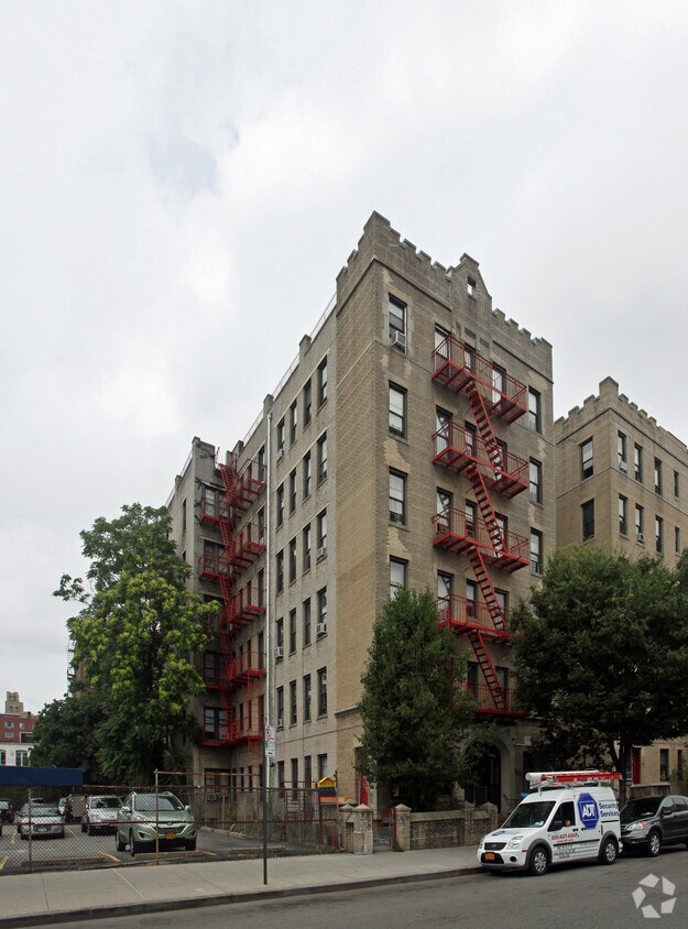 Primary Photo - 89-38 164th St