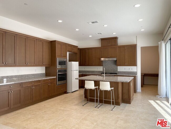 Building Photo - 106 Trowel