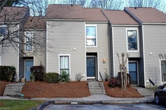 Building Photo - 309 Village Ln
