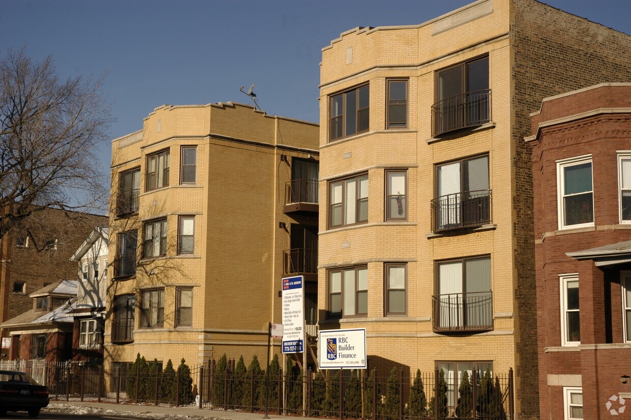 Primary Photo - 3008 W Addison St