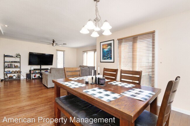 Foto del edificio - 5 br, 3.5 bath House - 3400 Stonehenge Dr