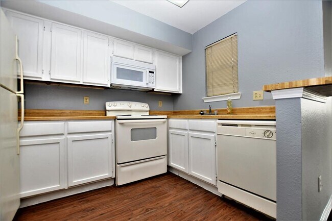 Foto del edificio - 9835 Walnut St