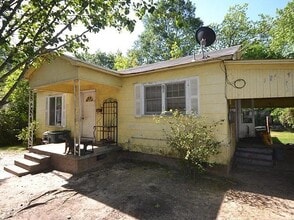 Building Photo - 613 E McNeil