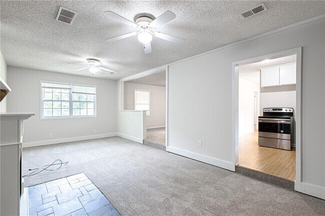 Building Photo - 1006 Hampton Ct NW