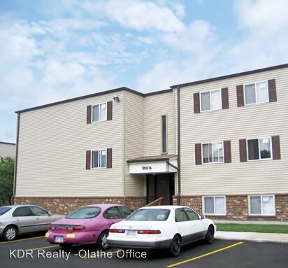 Building Photo - 210 S Water St