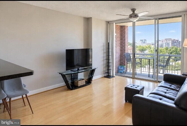 Foto del edificio - 1020 N Highland St