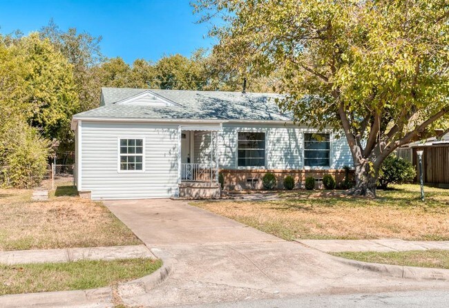 Building Photo - 11823 Broadmoor Dr