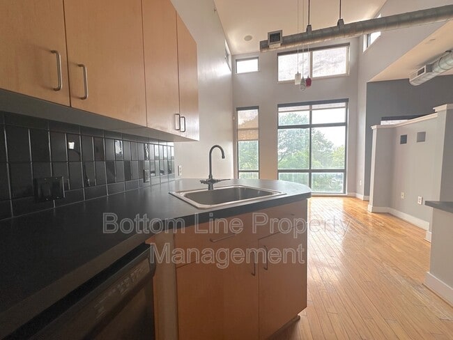 Foto del edificio - 514 W 10th St
