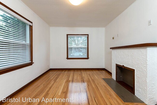 Building Photo - 131 SE 24th Ave
